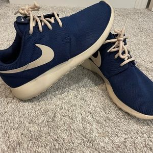 Women’s Nike Roshe sneakers size 6.5